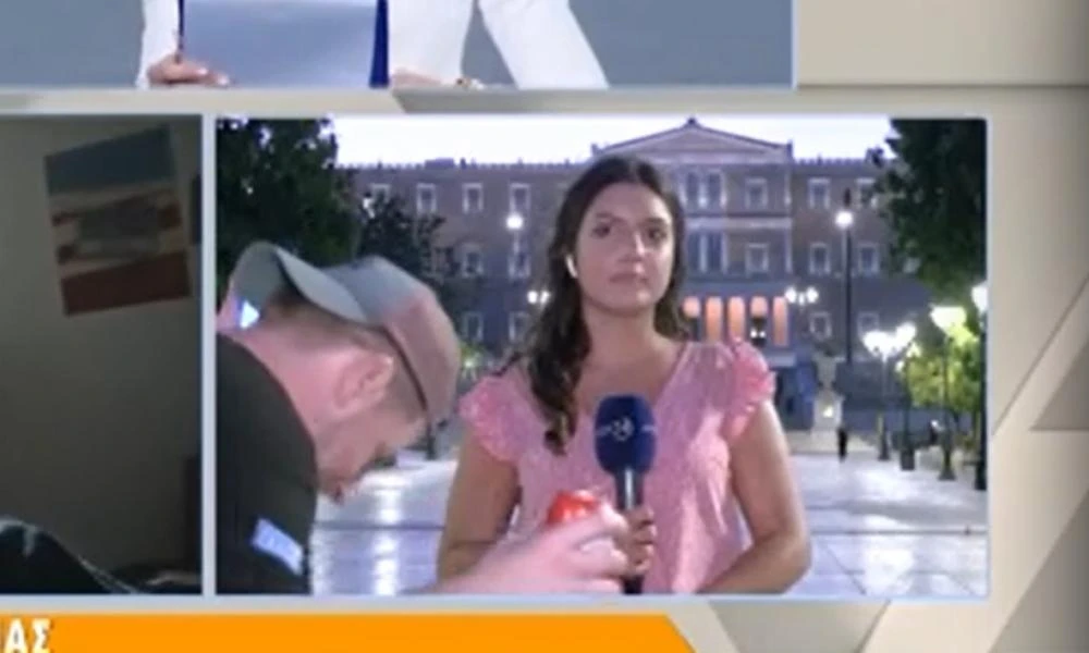 Απρόοπτο on air για ρεπόρτερ του Action24: Μεθυσμένος τύπος με μπύρα στο χέρι τραγουδούσε και χόρευε δίπλα της